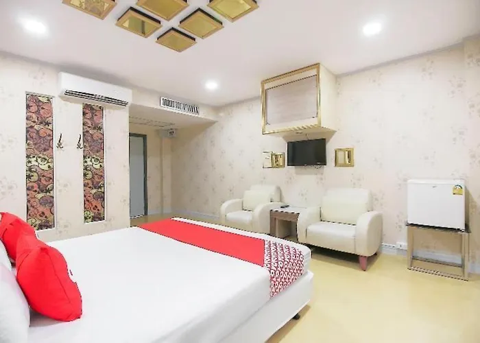Oyo 1002 Pinklao 酒店 3*
