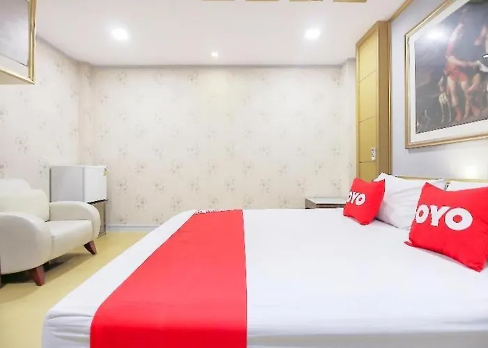 Oyo 1002 Pinklao Hotel